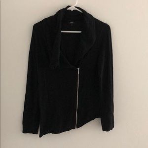 Zip up women’s top